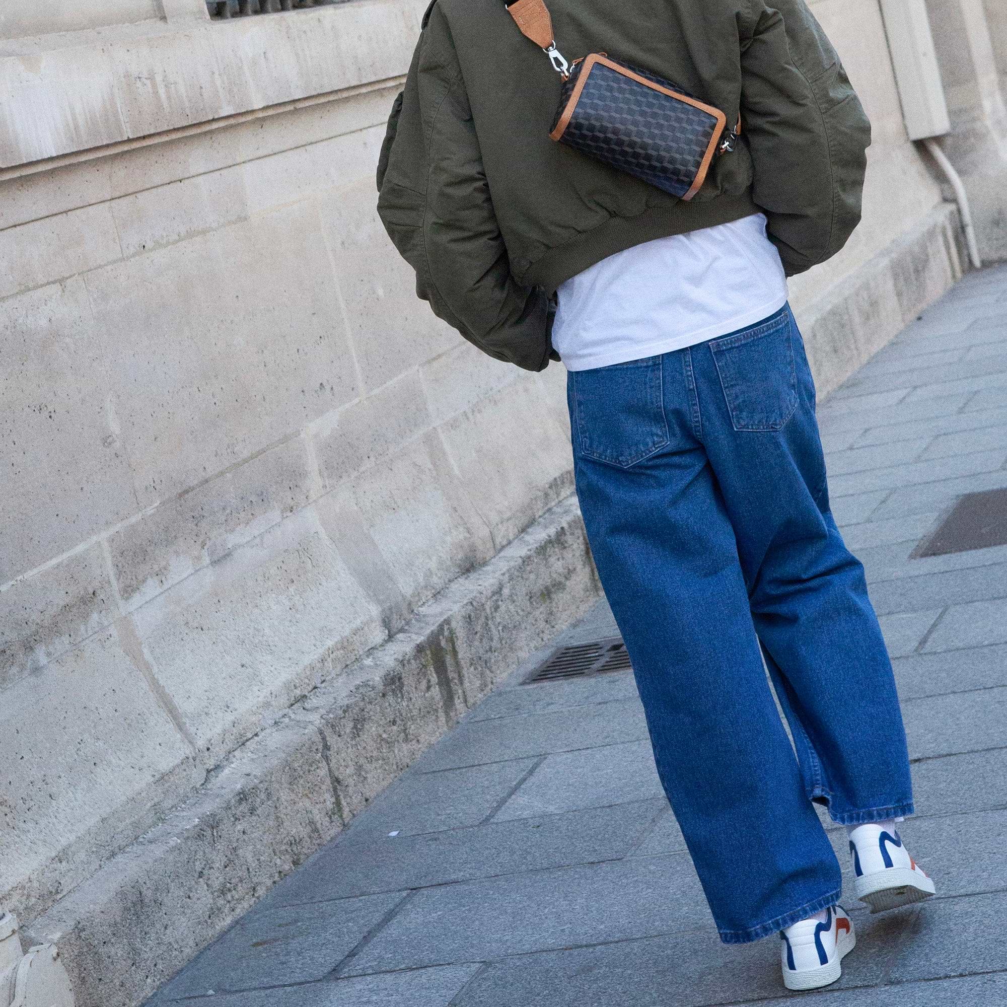 Pierre Hardy SAC MAXI CUBE BOX, toile enduite cube perspective noir et ganses en cuir de veau naturel, vue 3