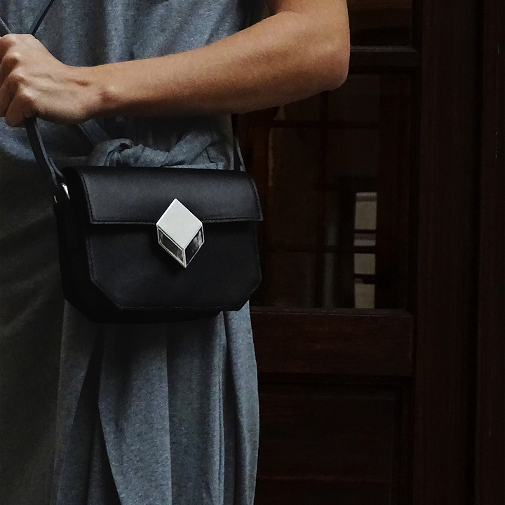 Pierre Hardy SAC À MAIN MINI PRISM, cuir de veau noir, vue 4