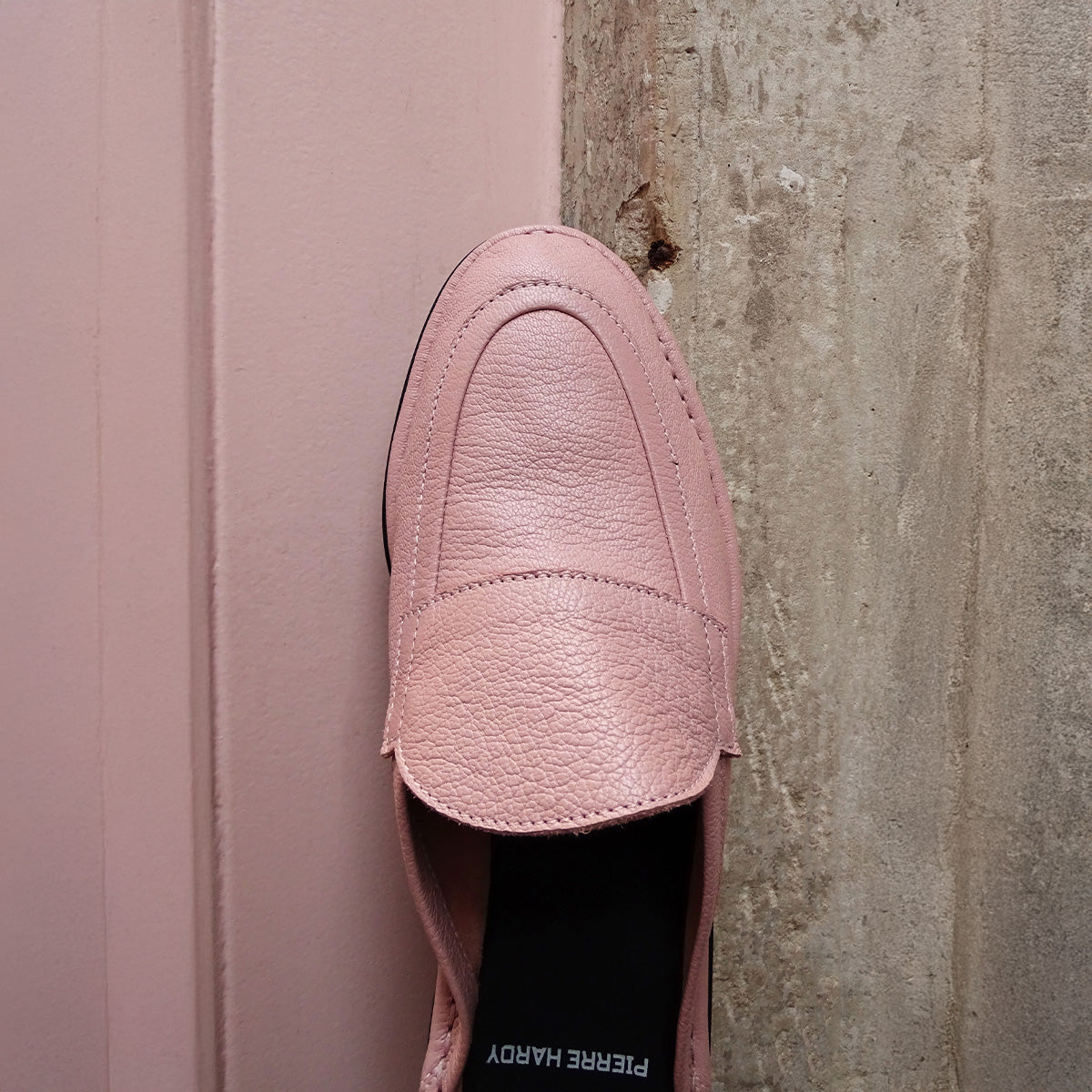 Pierre Hardy MULE NOTO, cuir de chèvre grainé rose poudré, vue 5