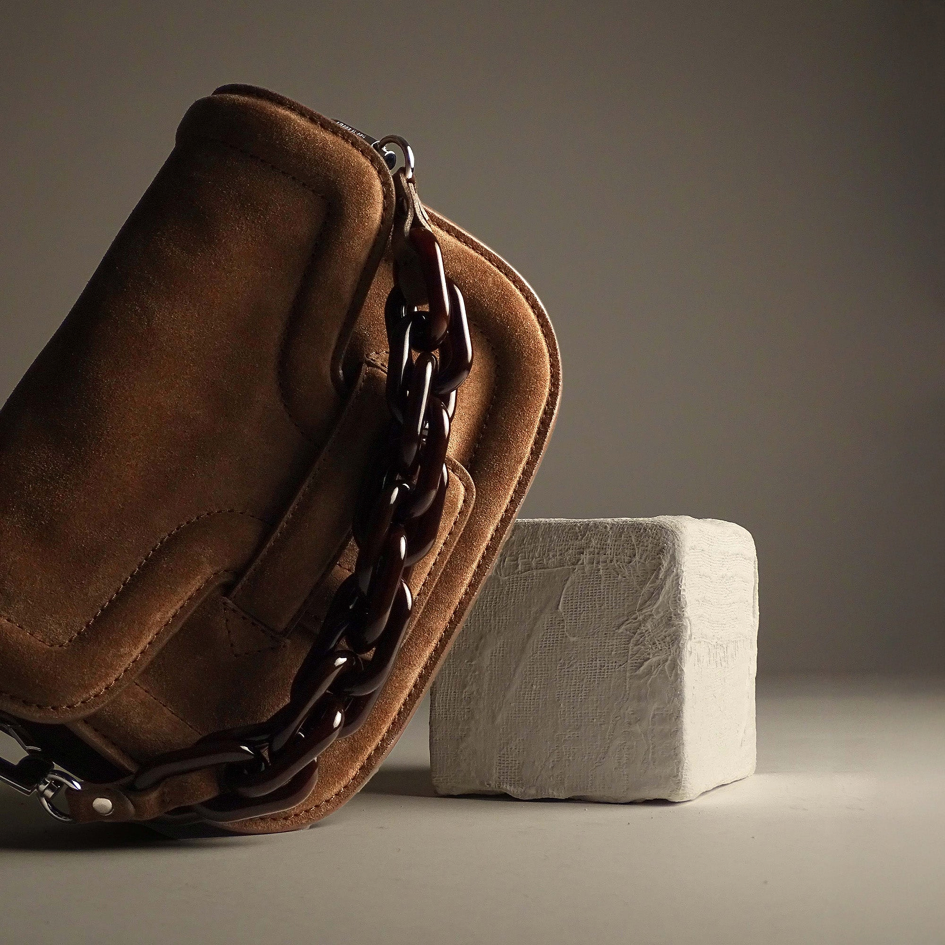 Pierre Hardy SAC MINI ALPHAVILLE, cuir de veau velours marron clair, vue 6