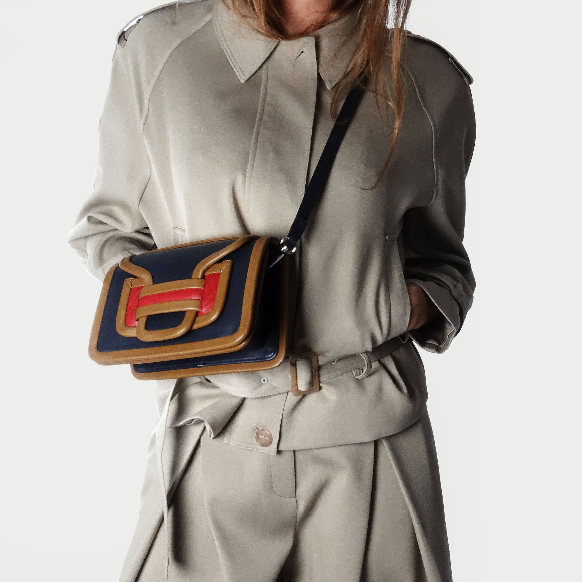 Pierre Hardy ALPHA HANDBAG, navy, rust and camel lambskin, vue 3