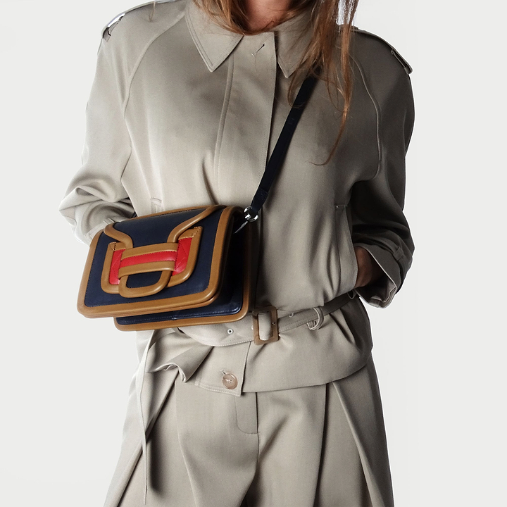 Pierre Hardy ALPHA HANDBAG, navy, rust and camel lambskin, vue 3