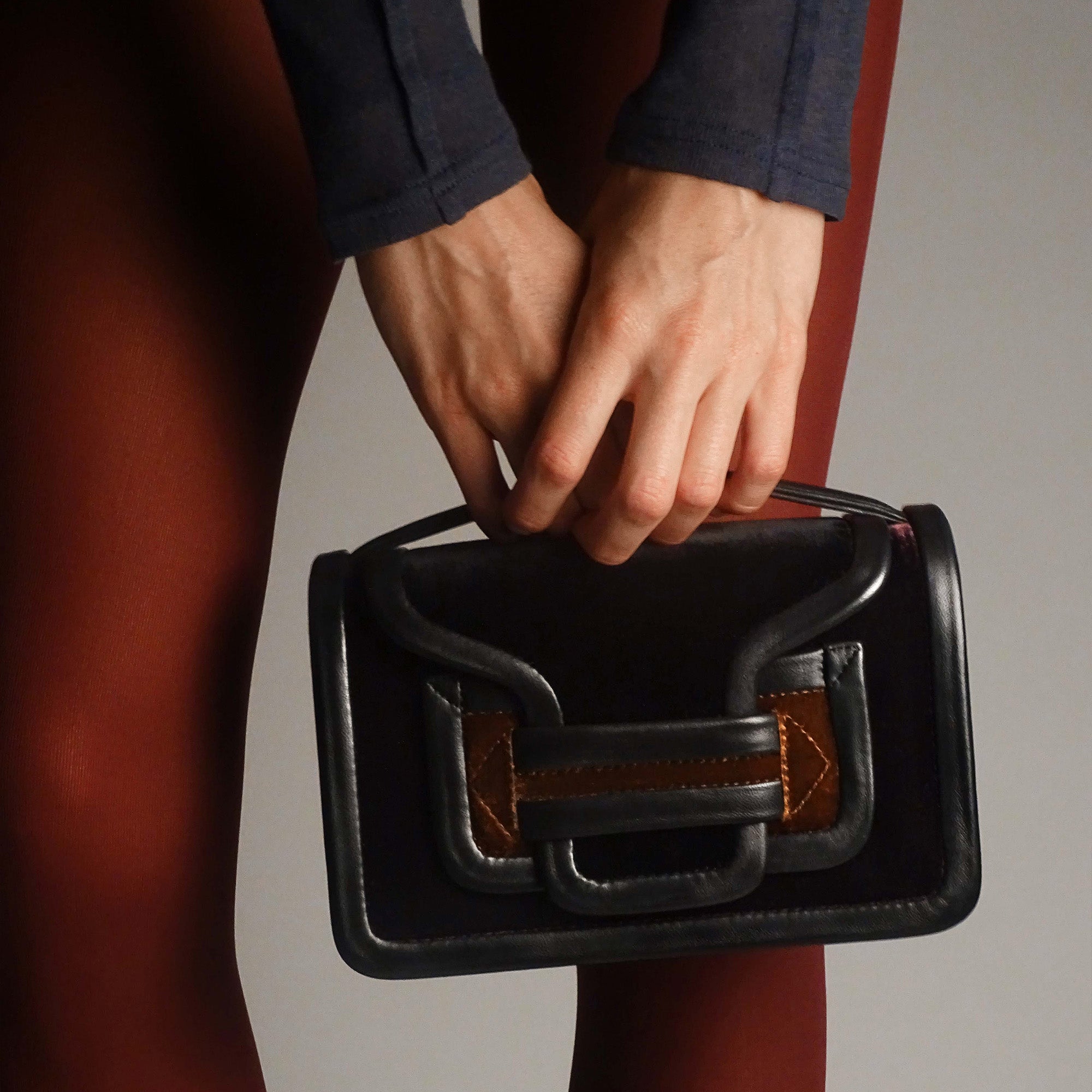 Pierre Hardy SAC À MAIN ALPHA, velours noir, prune & camel et cuir d'agneau noir, vue 8
