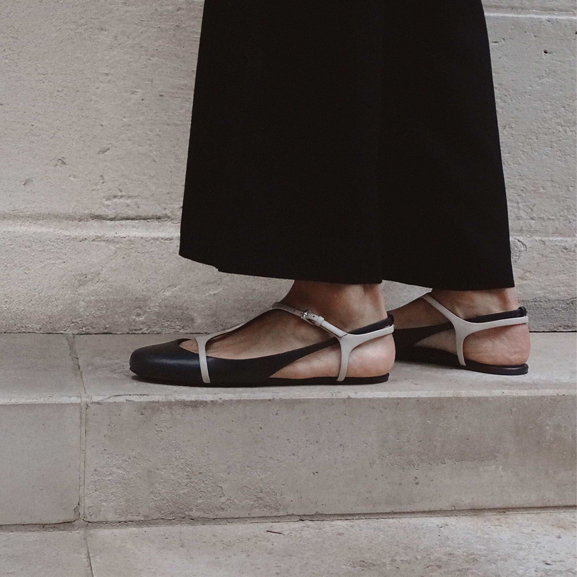 Pierre Hardy RIO BALLET FLAT, black and off-white calfskin, vue 4