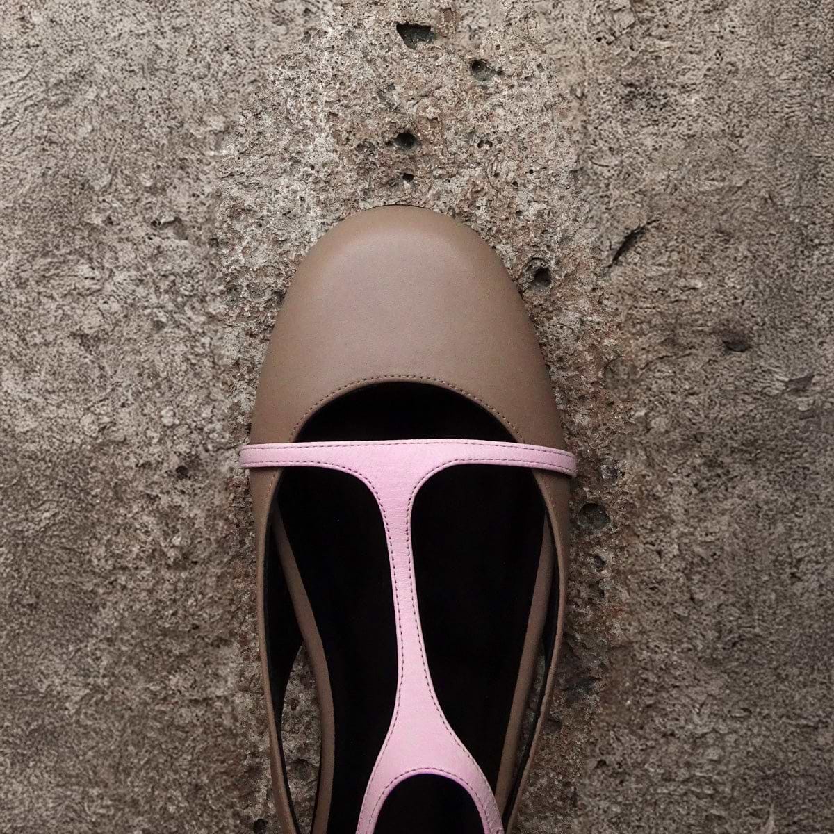 Pierre Hardy RIO BALLET FLAT, taupe calfskin and pink kidskin, vue 4