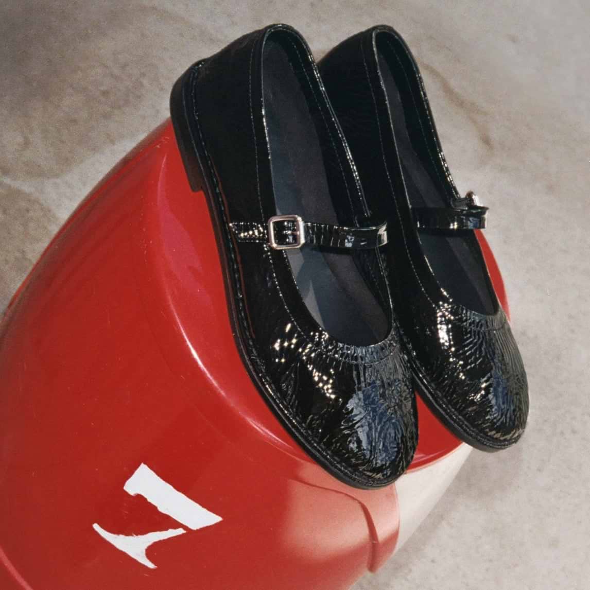Pierre Hardy BALLERINE TRISH, cuir de chèvre verni noir, vue 8