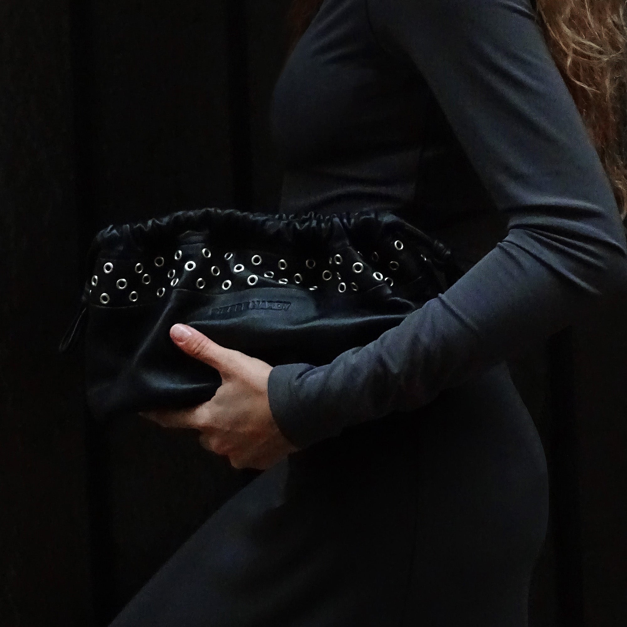Pierre Hardy POCHETTE TWIN À ŒILLETS, cuir d'agneau noir, vue 4