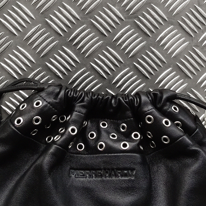 Pierre Hardy POCHETTE TWIN À ŒILLETS, cuir d'agneau noir, vue 10