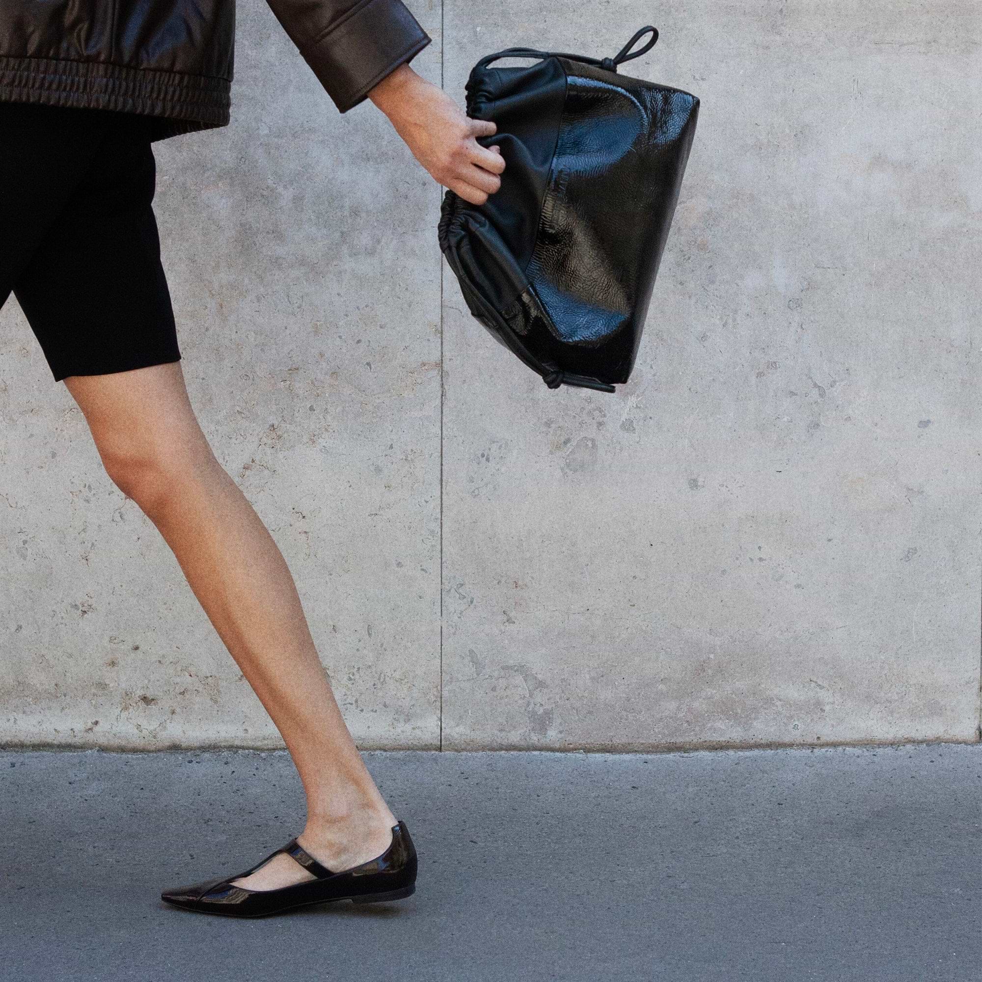 Pierre Hardy POCHETTE TWIN MAXI, cuir de chevreau verni noir et cuir d'agneau noir, vue 4
