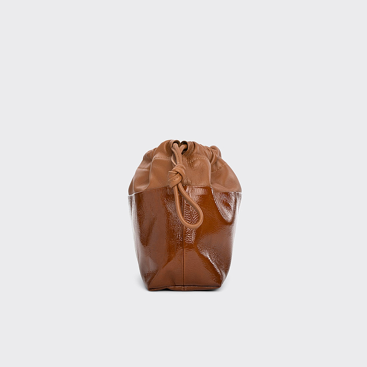 Pierre Hardy POCHETTE TWIN, cuir de chevreau verni et cuir d'agneau havane, vue 5