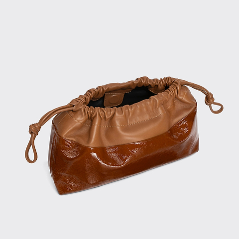 Pierre Hardy POCHETTE TWIN, cuir de chevreau verni et cuir d'agneau havane, vue 2