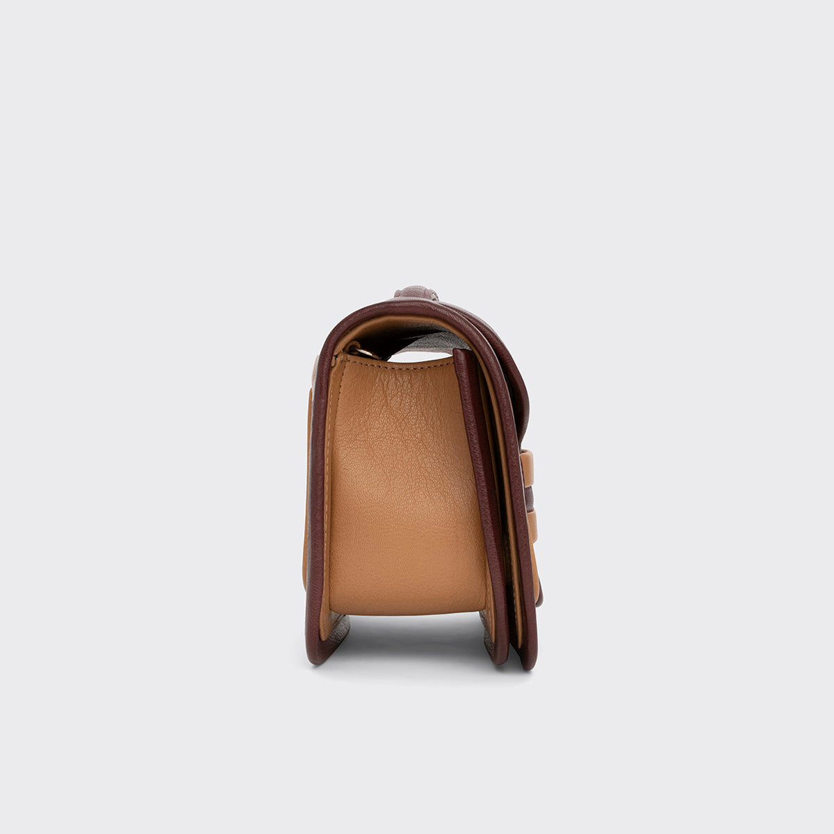 Pierre Hardy SAC À MAIN ALPHA MAXI, cuir de chèvre grainé camel et bordeaux, vue 4