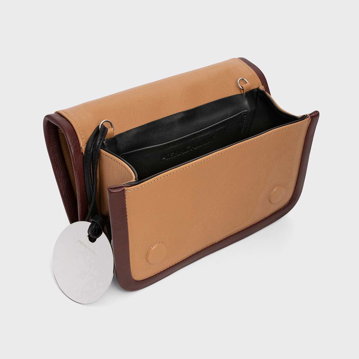 Pierre Hardy SAC À MAIN ALPHA MAXI, cuir de chèvre grainé camel et bordeaux, vue 3