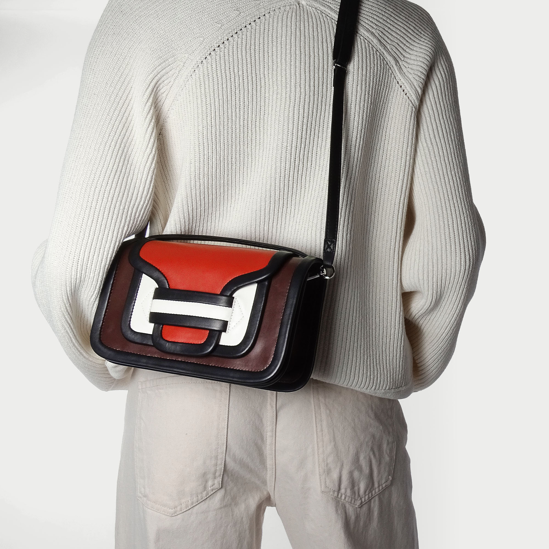 Pierre Hardy SAC À MAIN ALPHA MAXI, cuir d'agneau marron, rouille & noir et cuir de veau blanc, vue 3