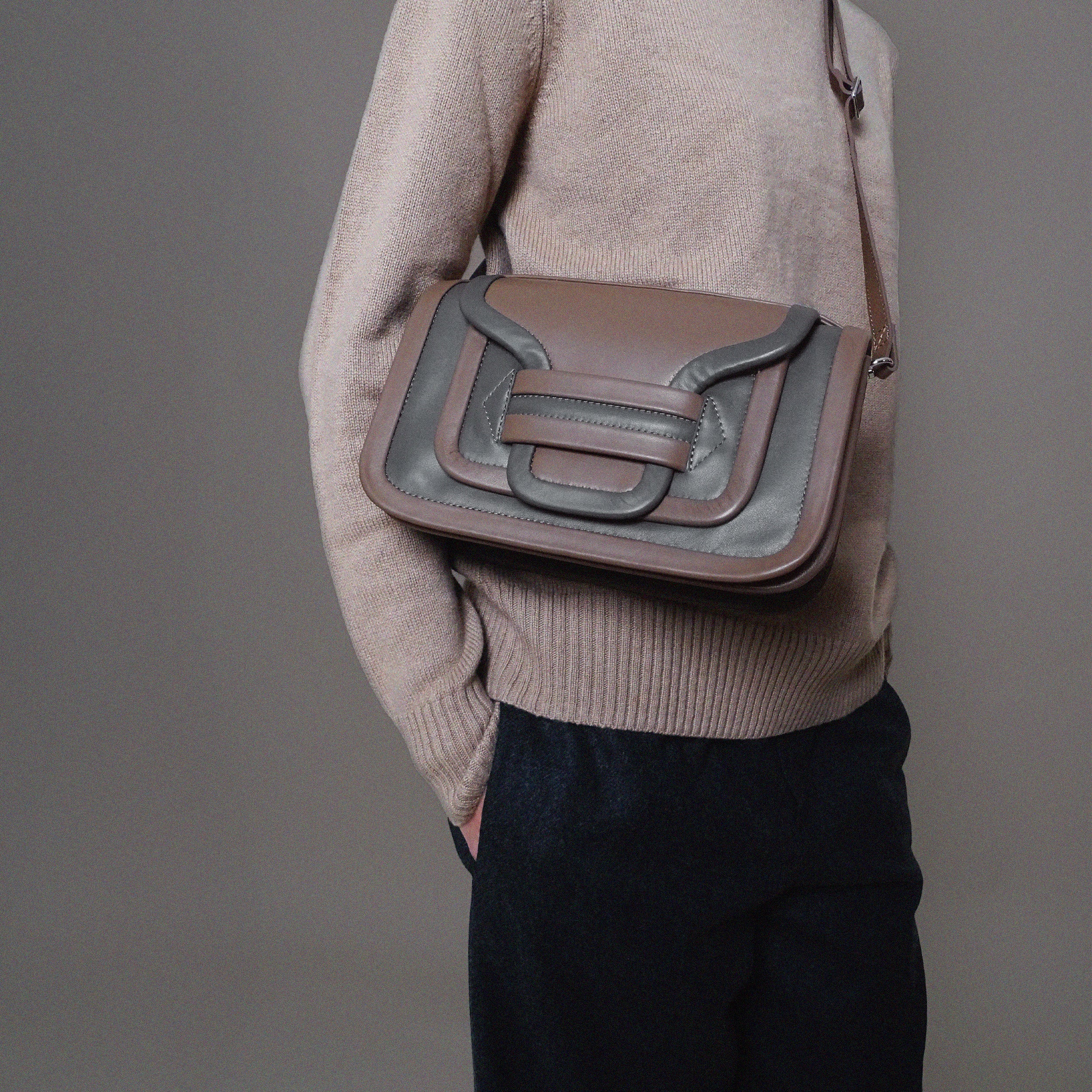 Pierre Hardy ALPHA MAXI HANDBAG, camel & grey calfskin, view 3