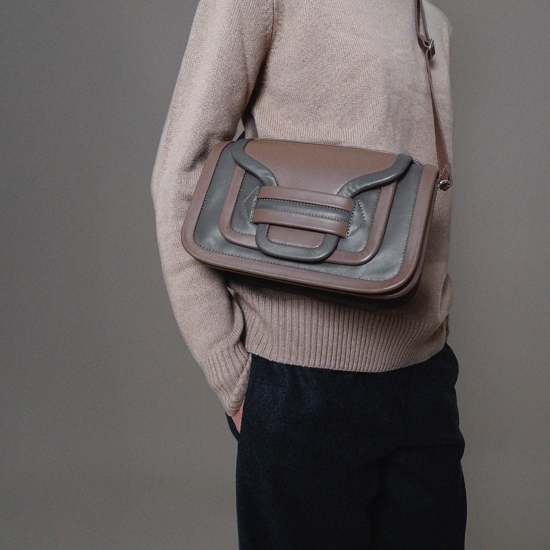 Pierre Hardy ALPHA MAXI HANDBAG, camel & grey calfskin, view 3