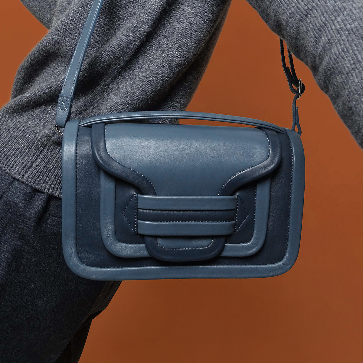 Pierre Hardy ALPHA MAXI HANDBAG, navy & blue calfskin, view 4