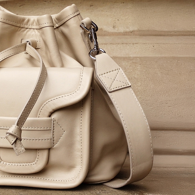 ALPHA DAY MAXI BUCKET BAG