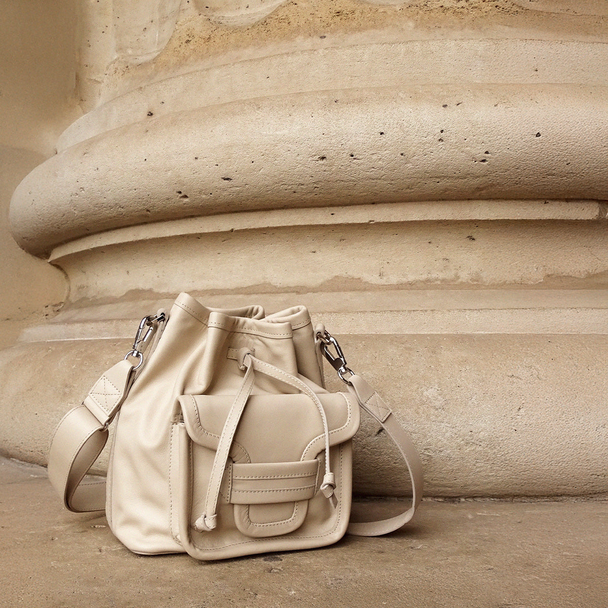 Pierre Hardy ALPHA DAY MAXI BUCKET BAG, off-white calfskin, view 3