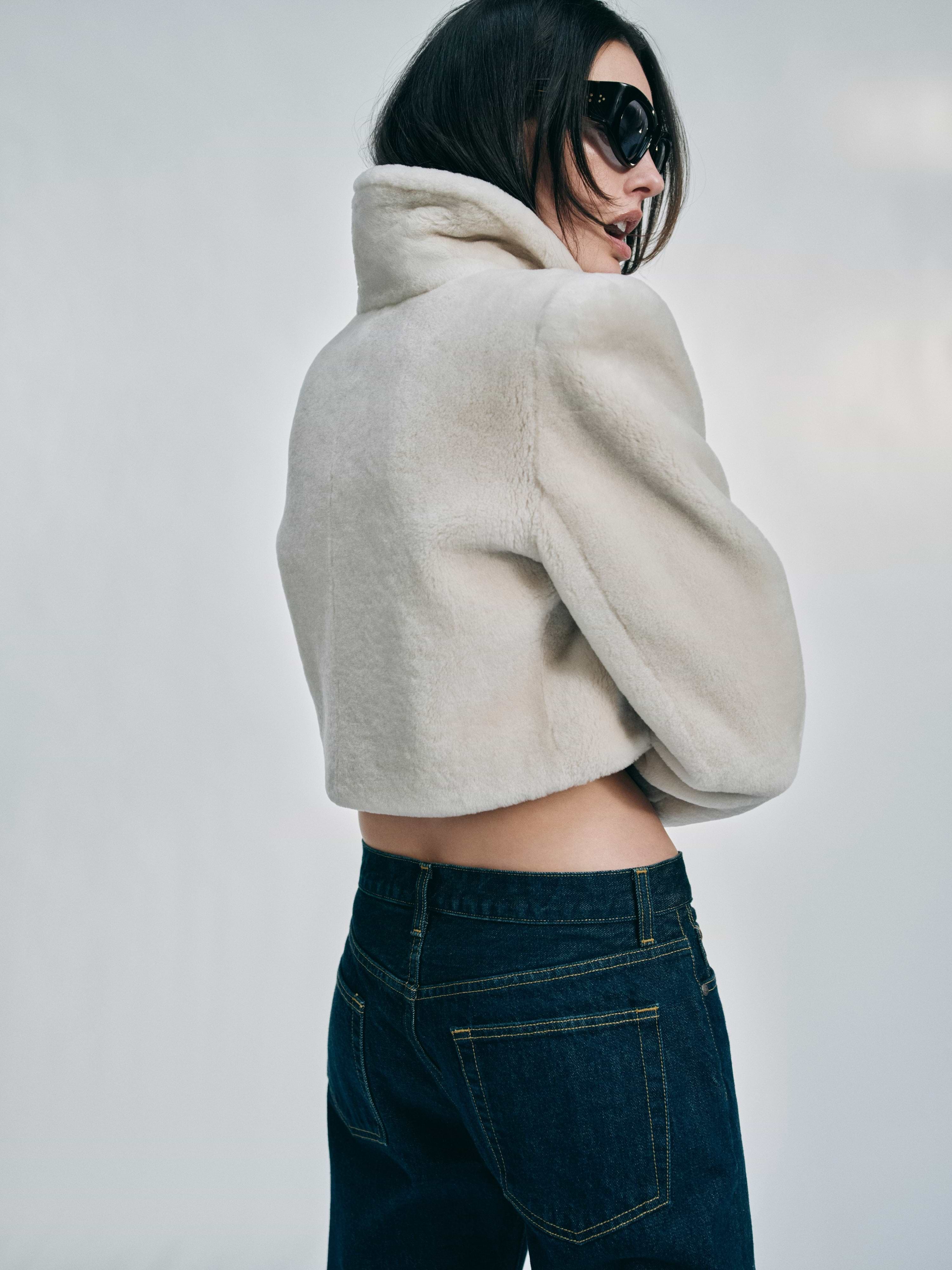 AFLALO Moura Coat in Shearling – Moonbeam - Model Back