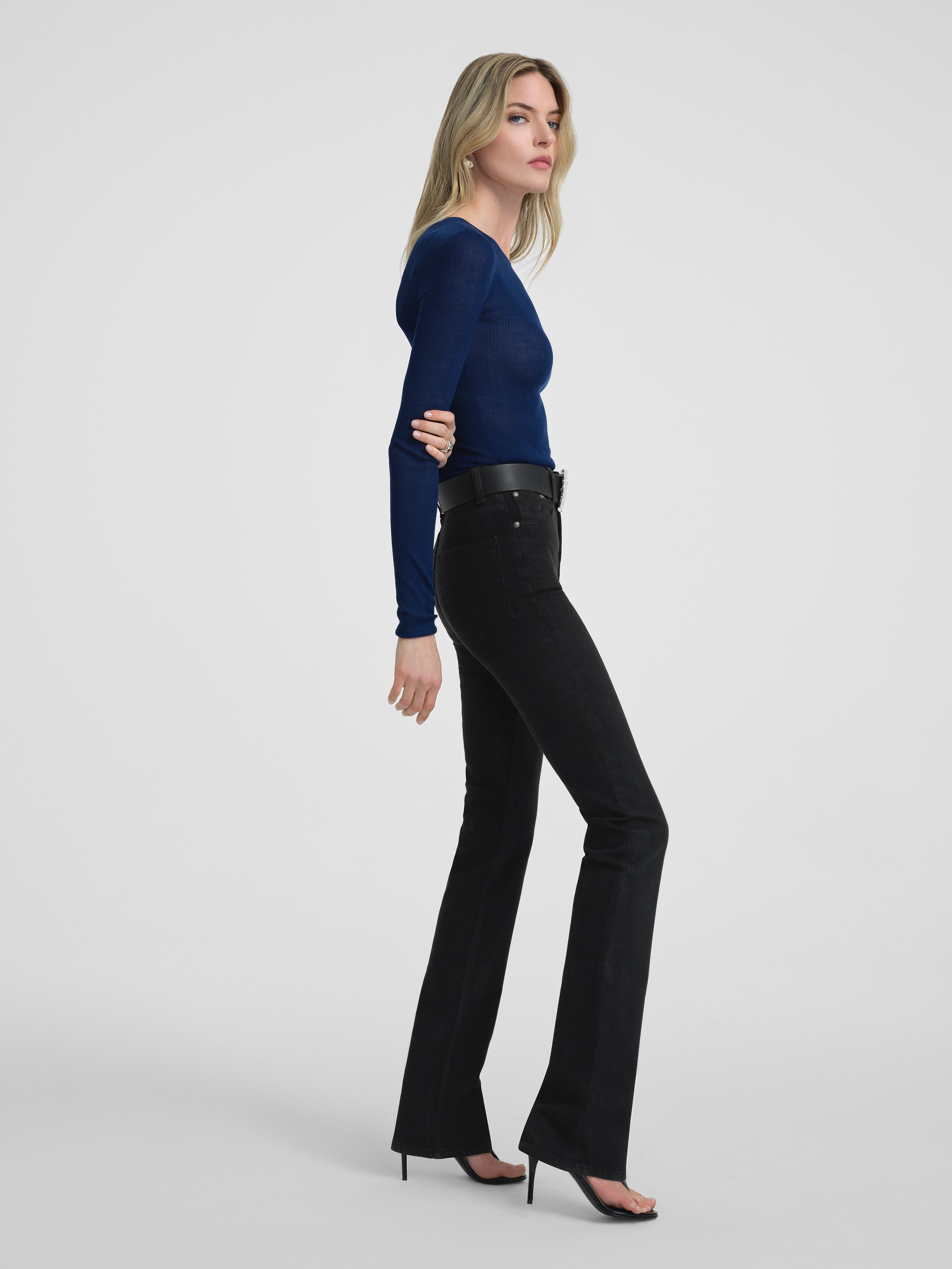 AFLALO Safre Top in Wool – Marine - Model Side