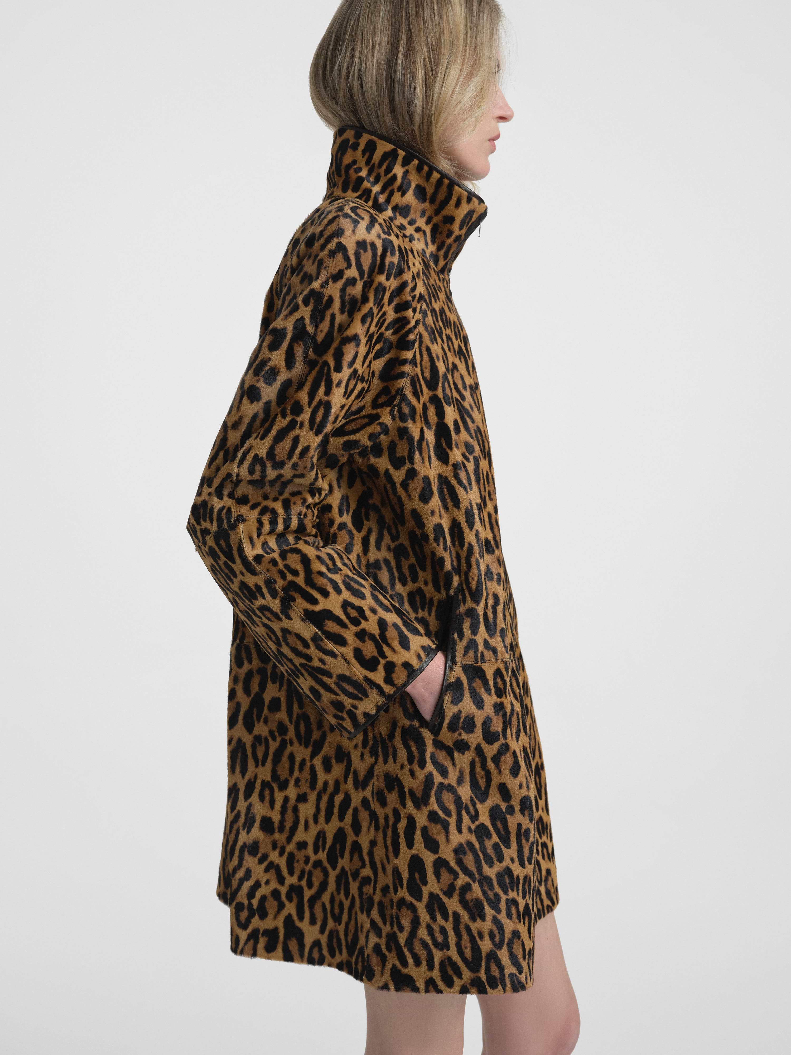 AFLALO Vanta Jacket in Ponyhair – Leopard - Model Side
