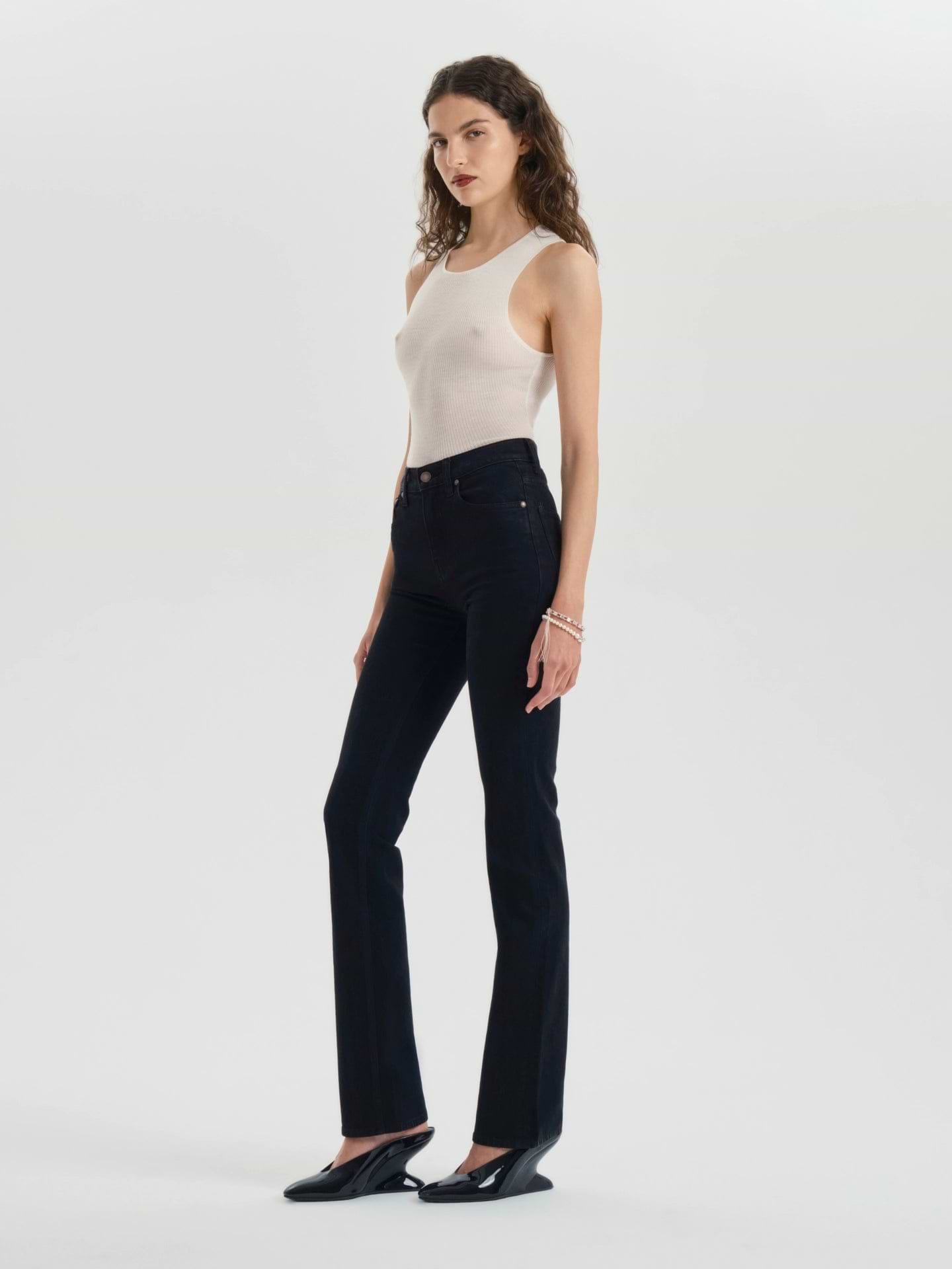 AFLALO Miller Jean – Pure Onyx Stretch Denim - Model Side 2
