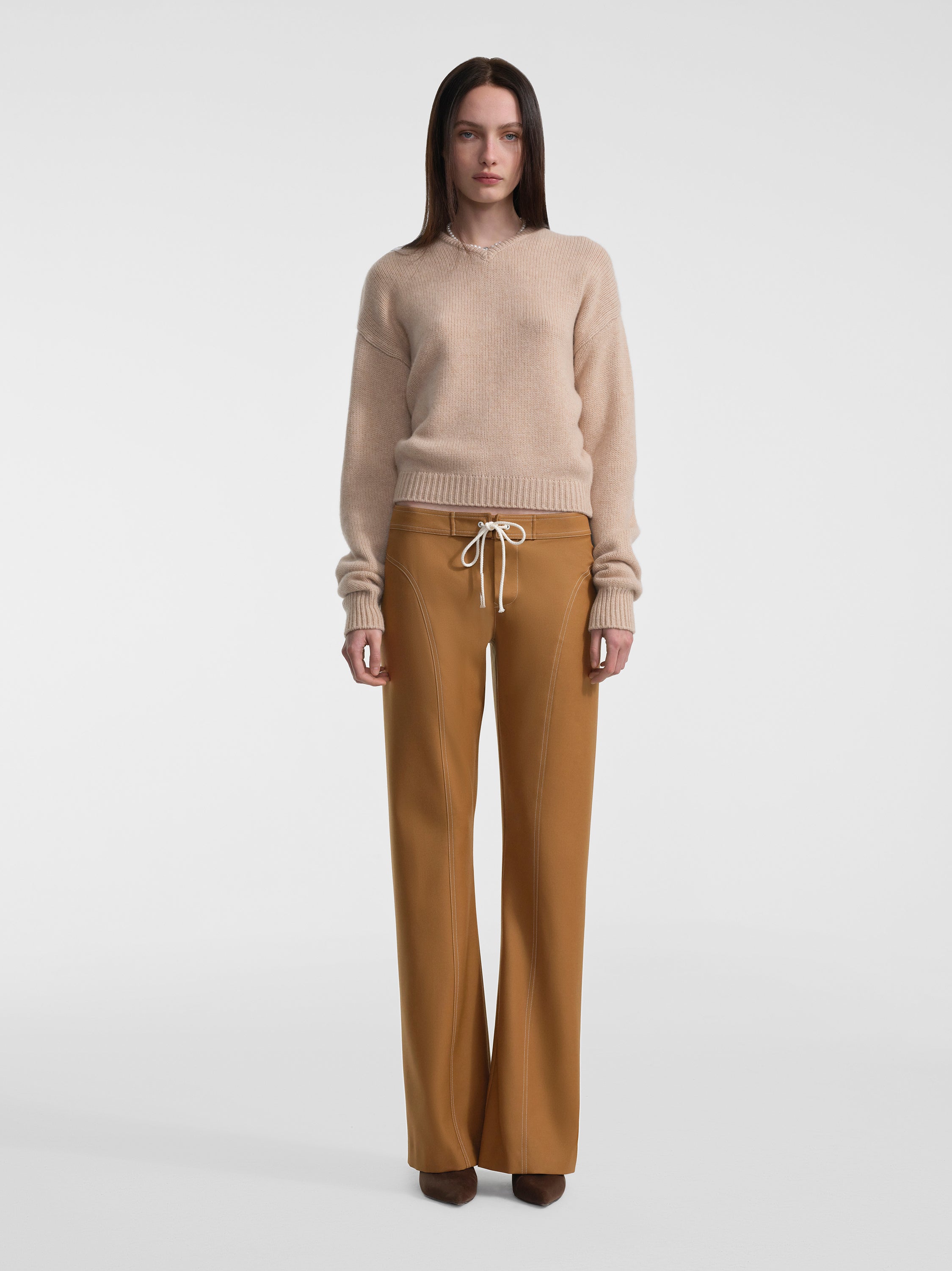 AFLALO Oraya Sweater in Cashmere – Toffee Melange - Model Front