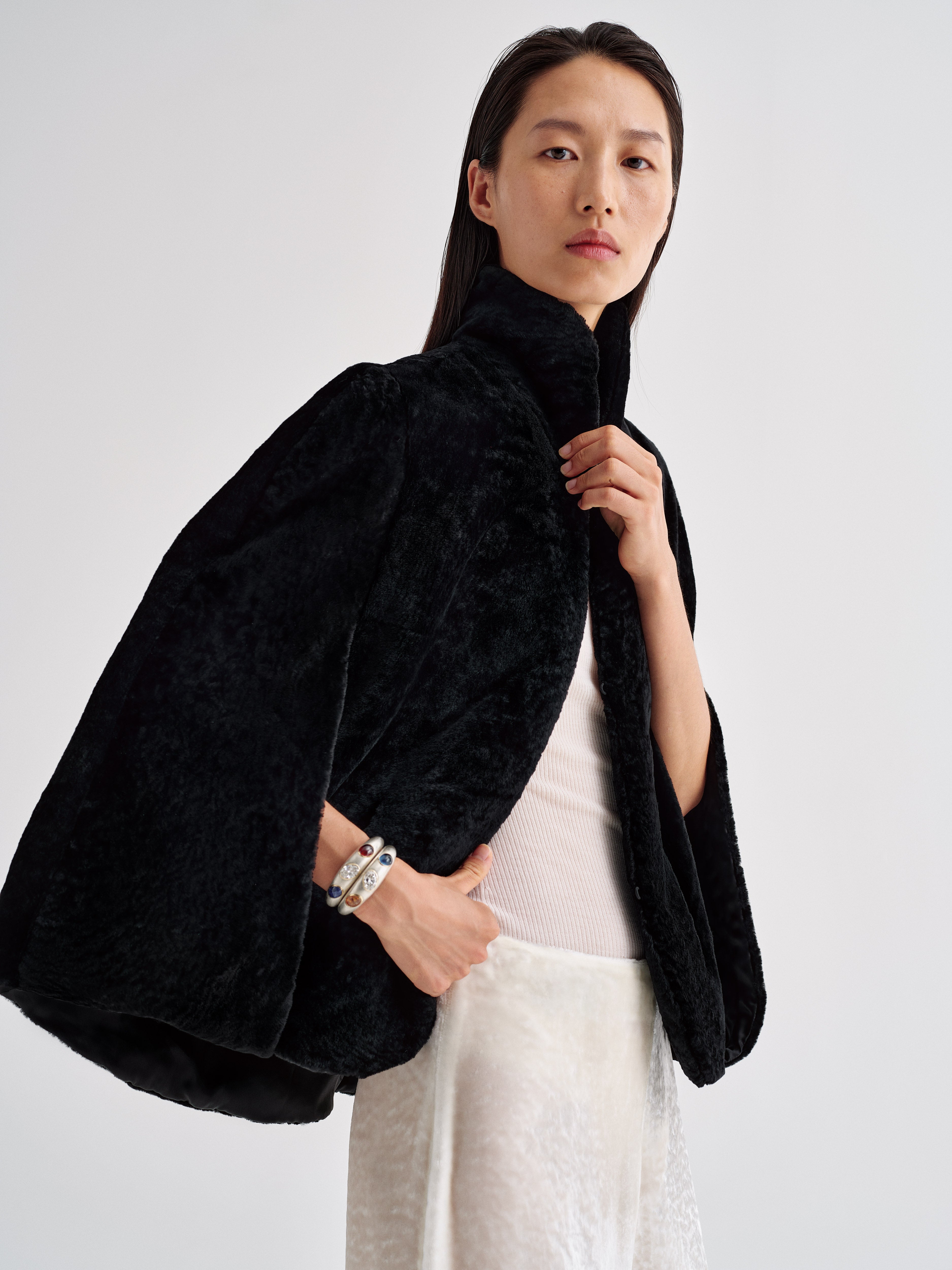 AFLALO Cena Cape in Shearling, Black, close-up on model