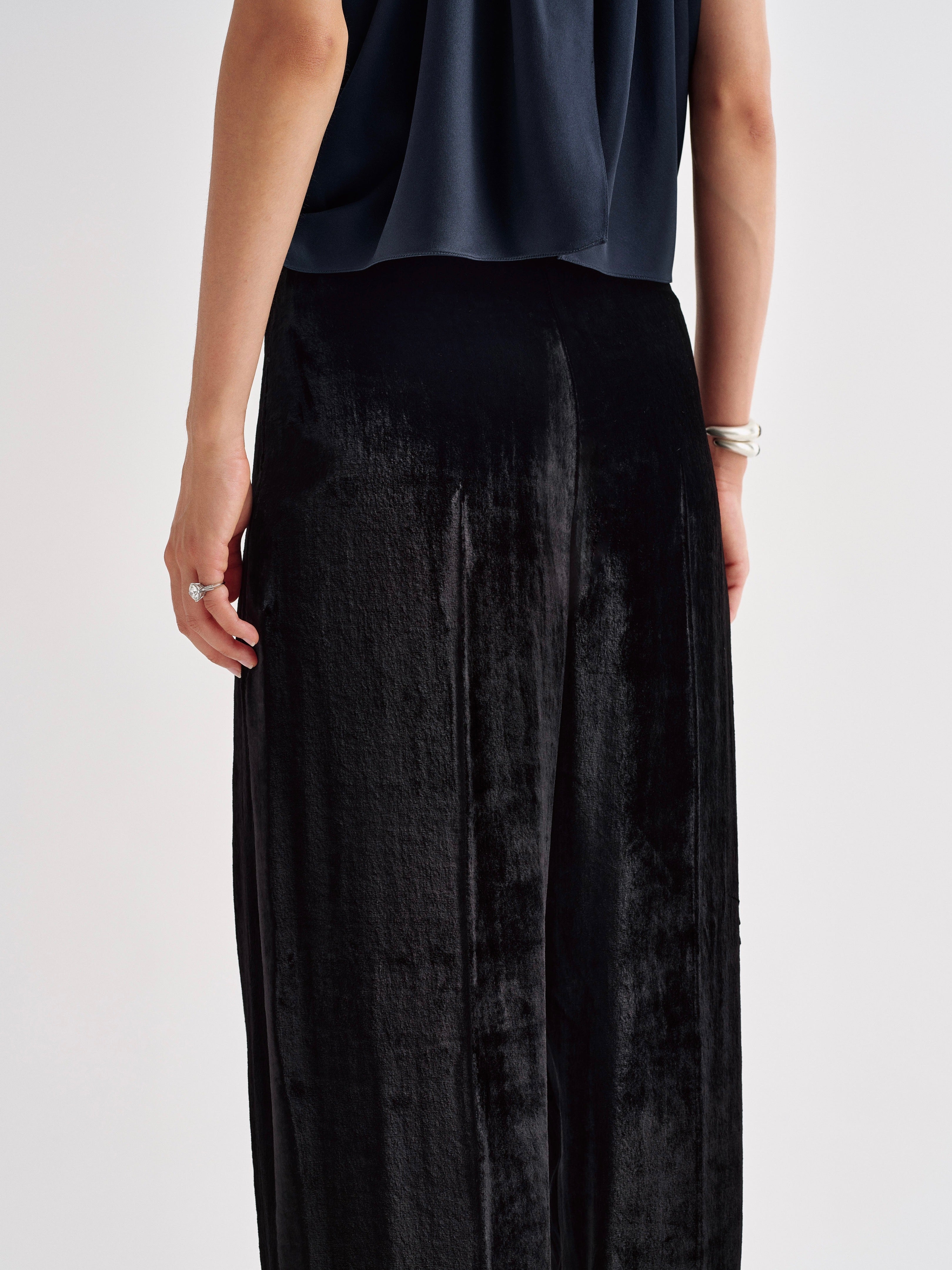 AFLALO Ellis Pant in Velvet, Black, close-up on model