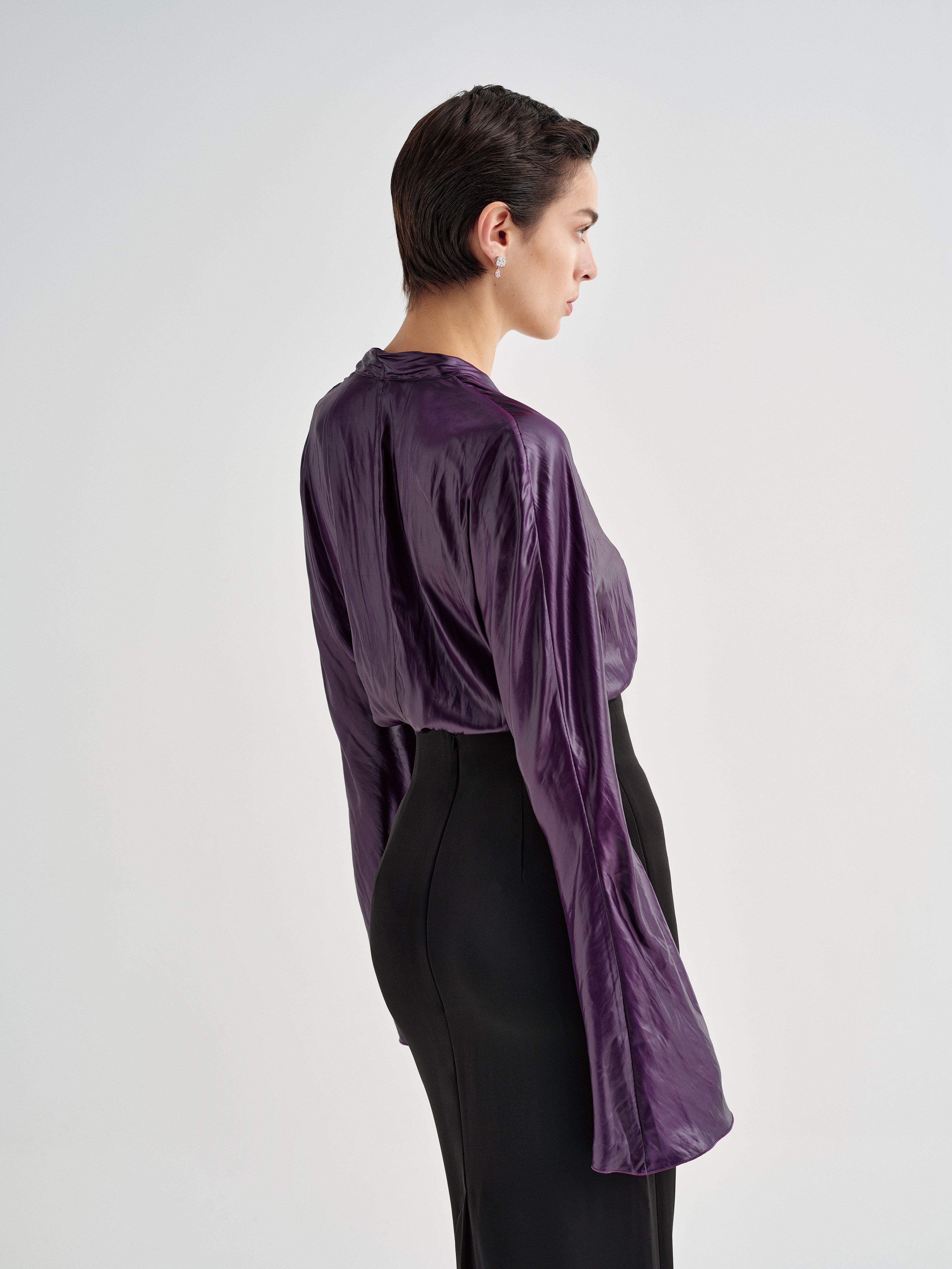 AFLALO Jovi Top in Silk, Iris, side view on model