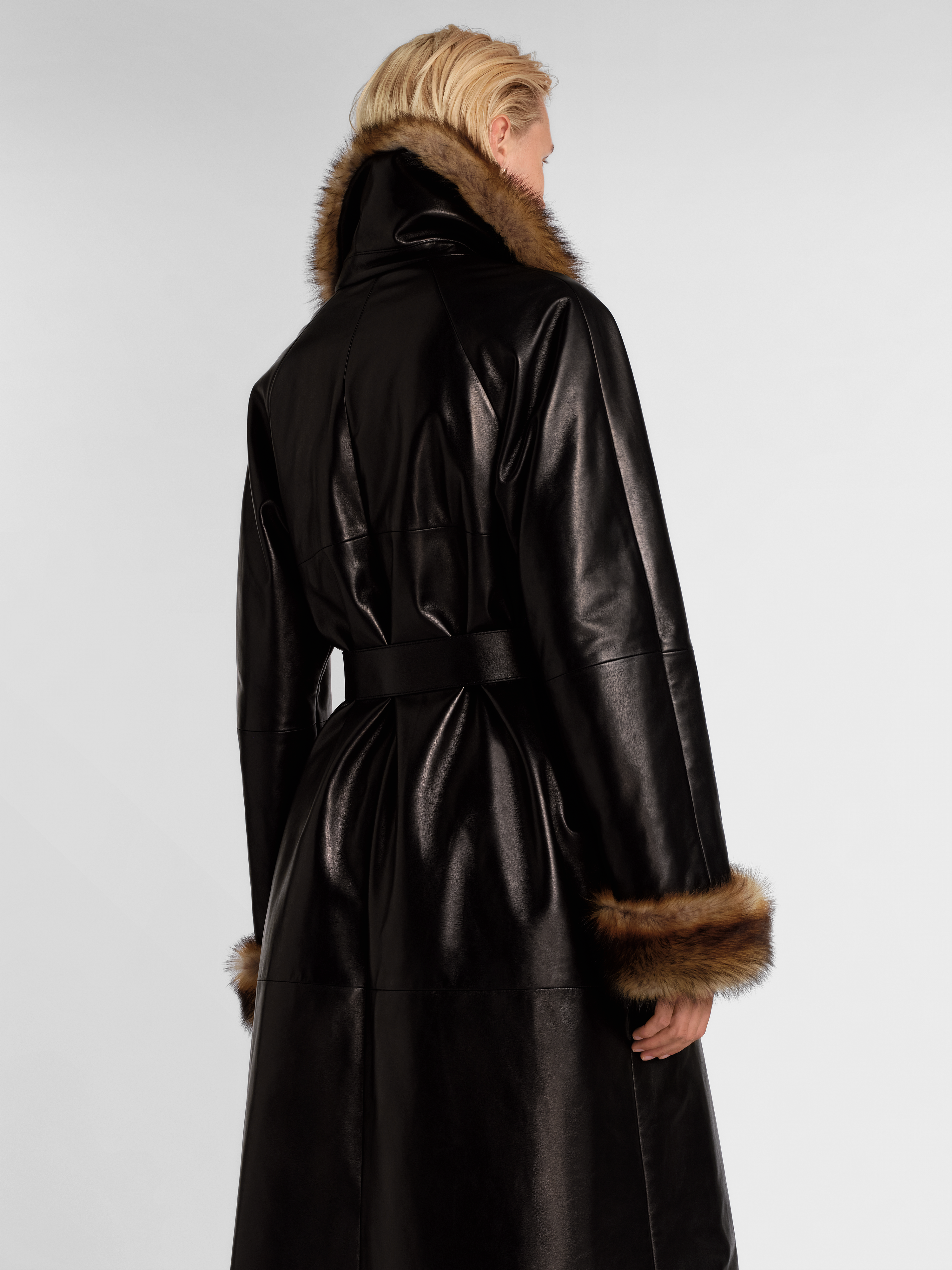 Fovea Coat in Leather
