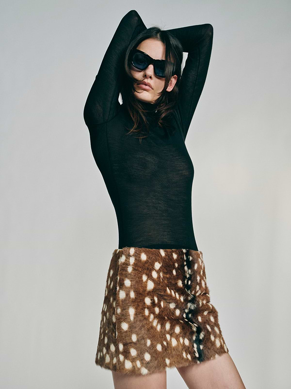 AFLALO Aveki Skirt in Ponyhair – Bambi - Model Front