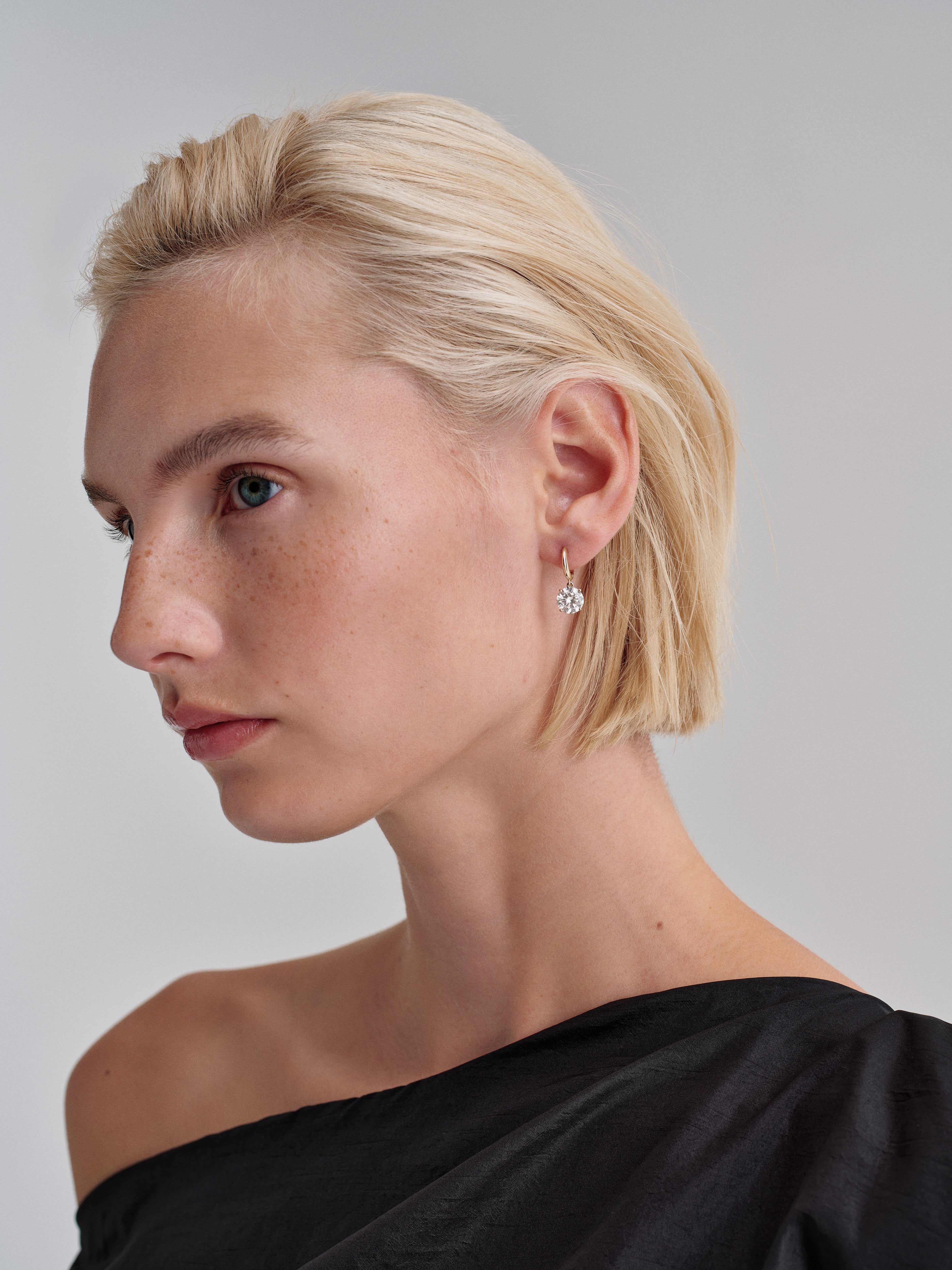 Orbit Solitaire Huggie Earrings in Gold