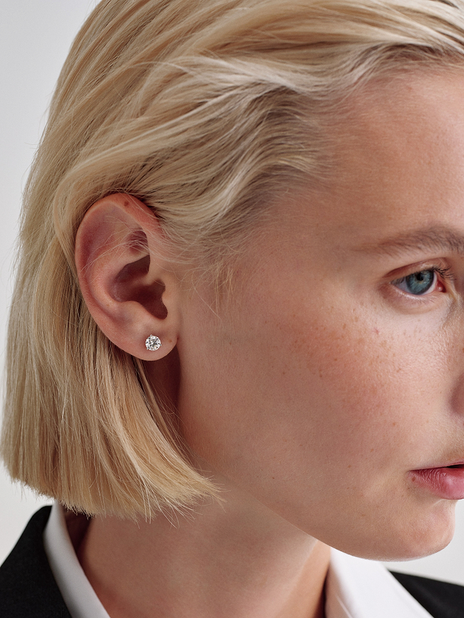Easy Stud Earrings in White Gold