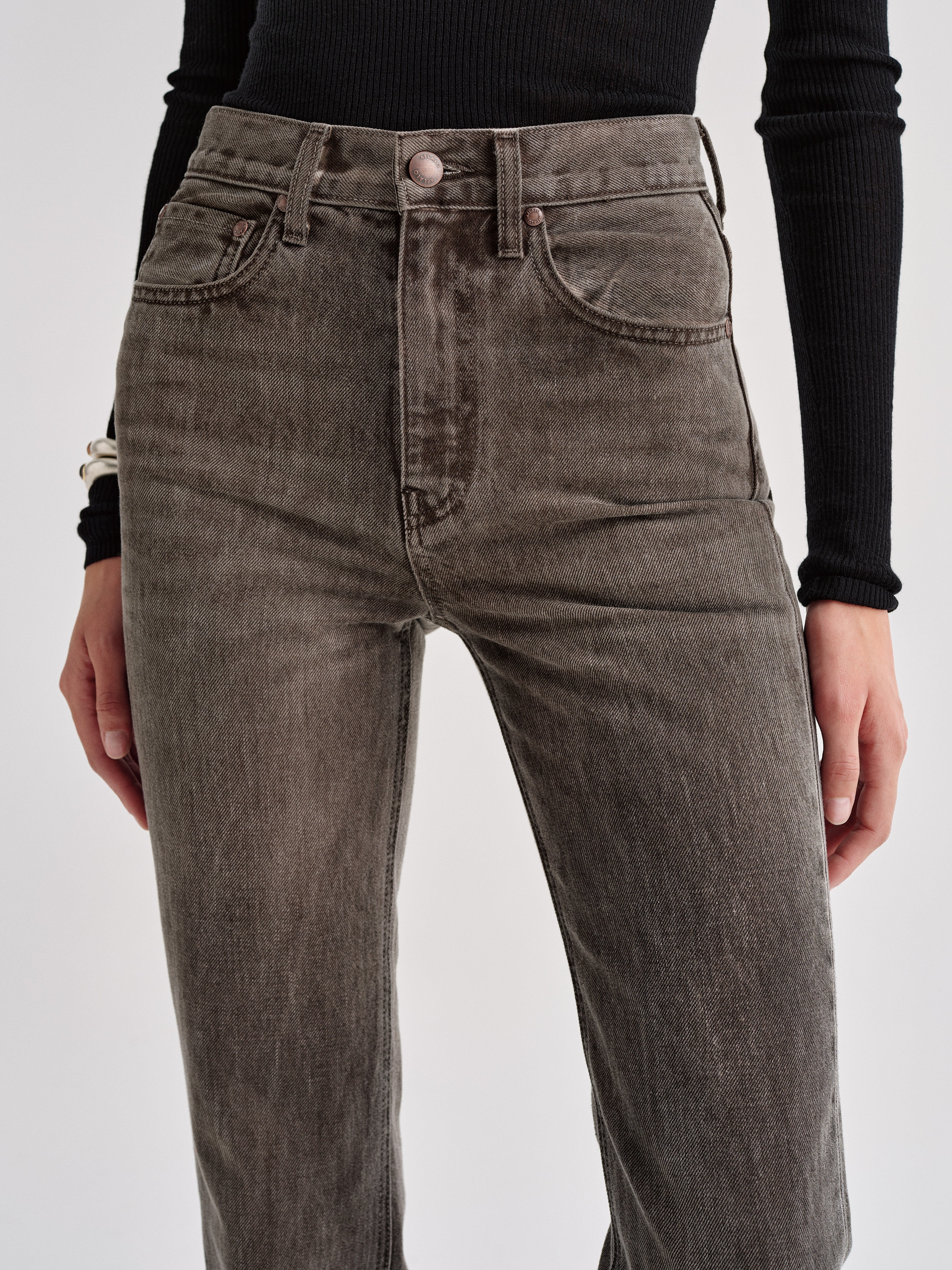 Brontë Jean in Rigid Denim