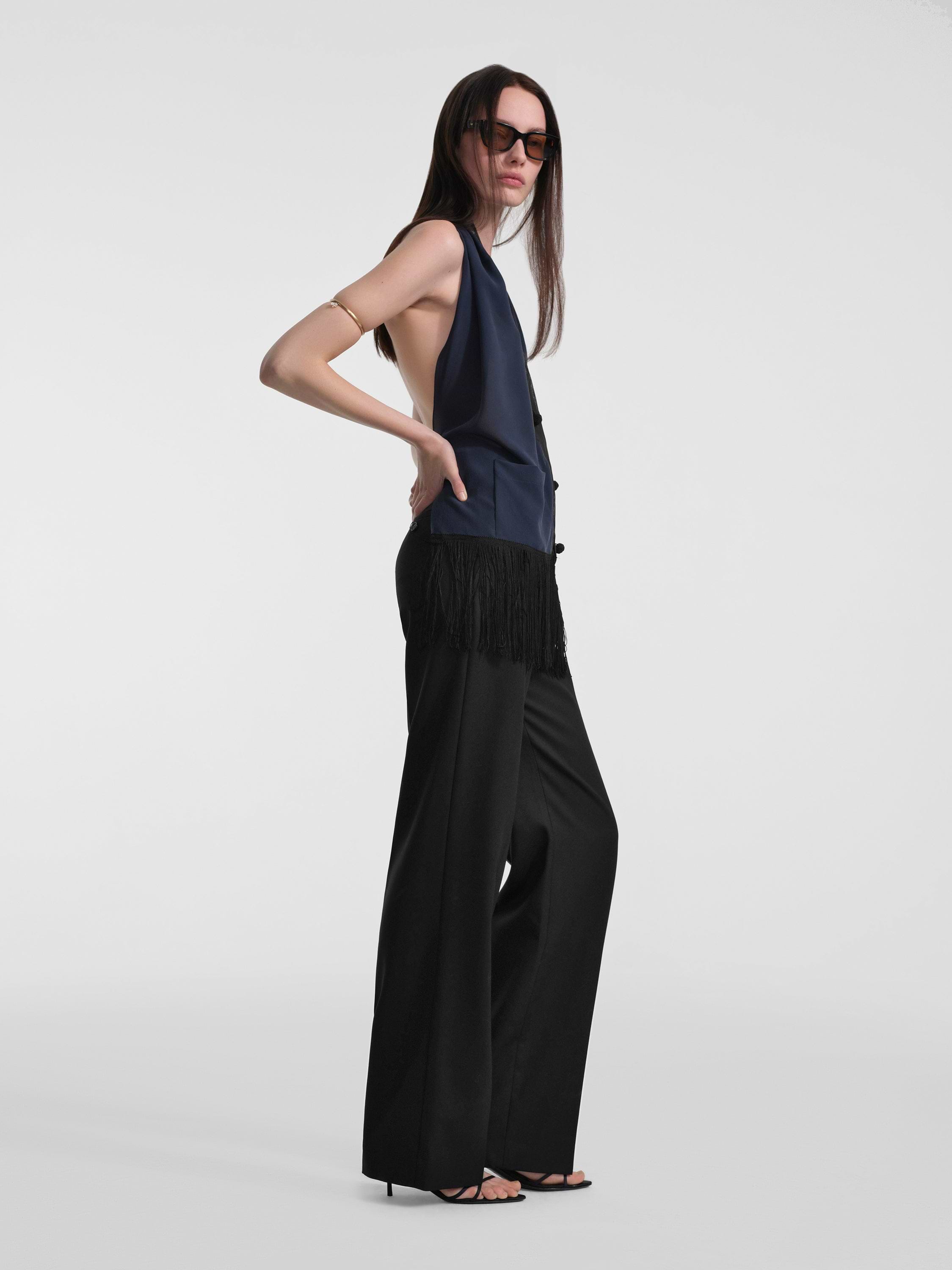 AFLALO Alere Top in Silk – Marine - Model Side