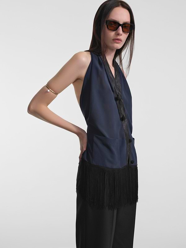 AFLALO Alere Top in Silk – Marine - Model Front Side