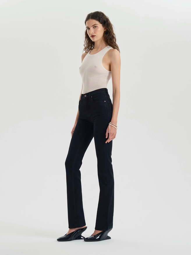 AFLALO Miller Jean – Pure Onyx Stretch Denim - Model Side 2