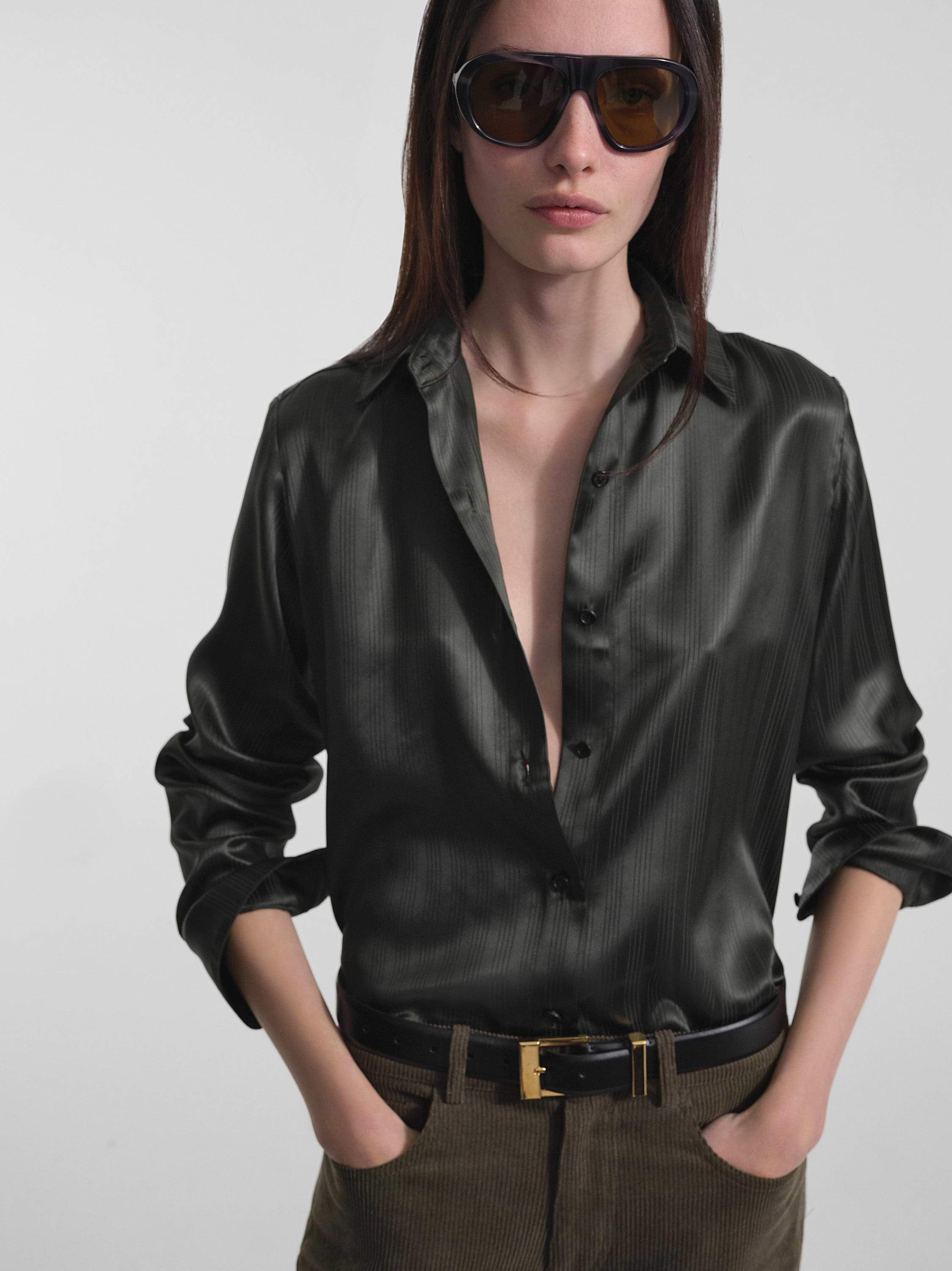 AFLALO Faun Shirt in Silk – Forest - Model Front