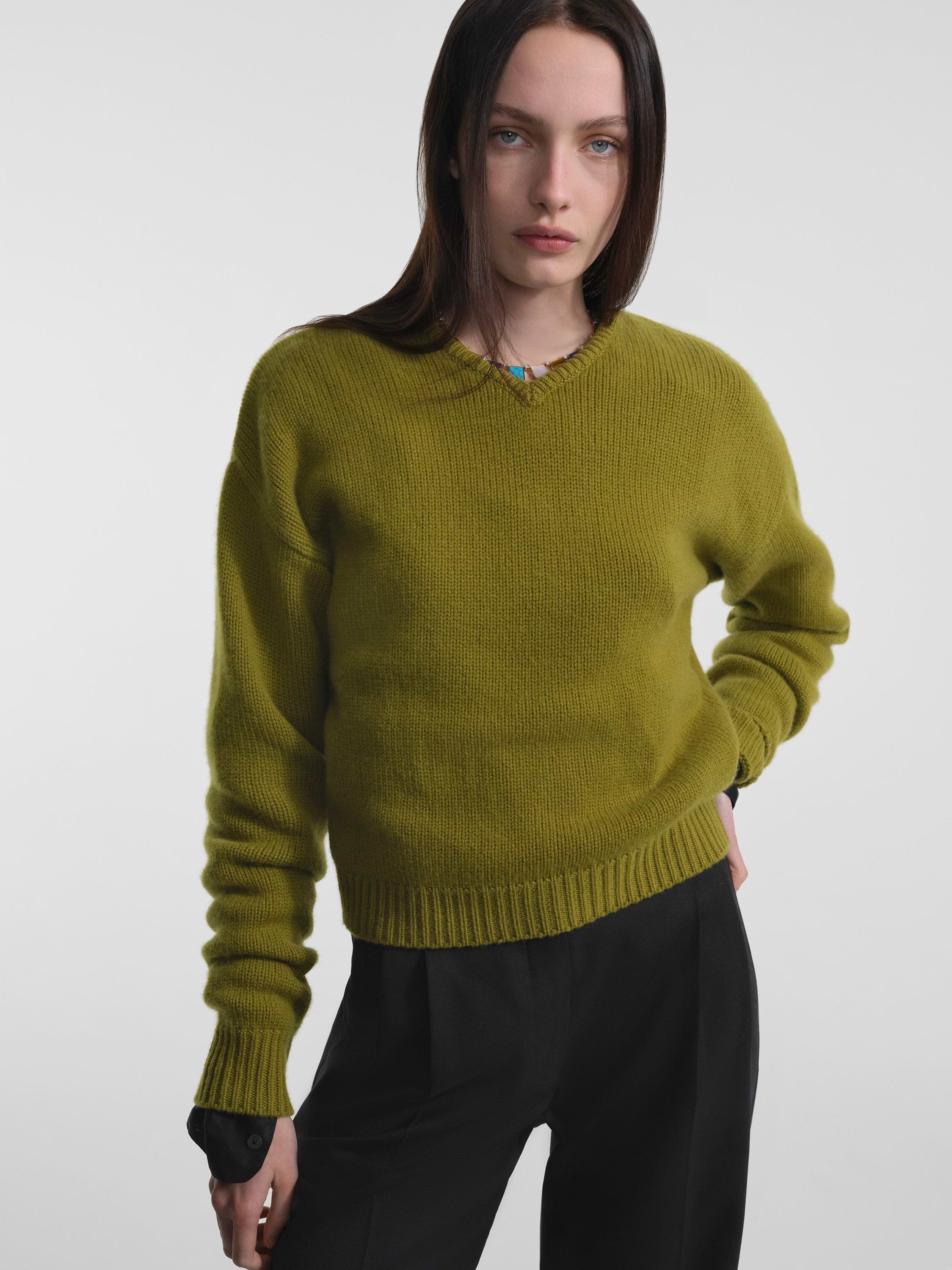 AFLALO Oraya Sweater in Cashmere – Verdune - Model Front Cropped