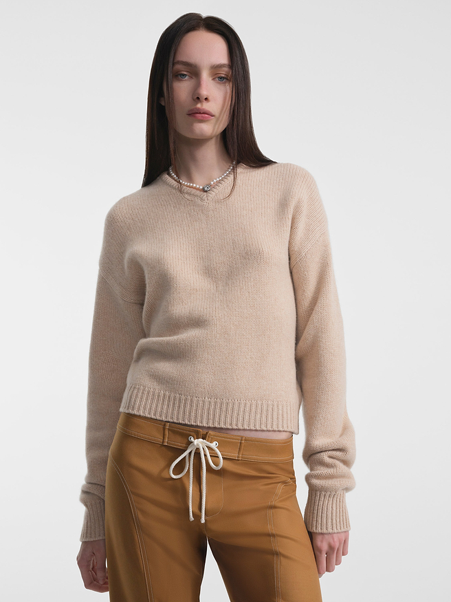 AFLALO Oraya Sweater in Cashmere – Toffee Melange - Model Front Cropped