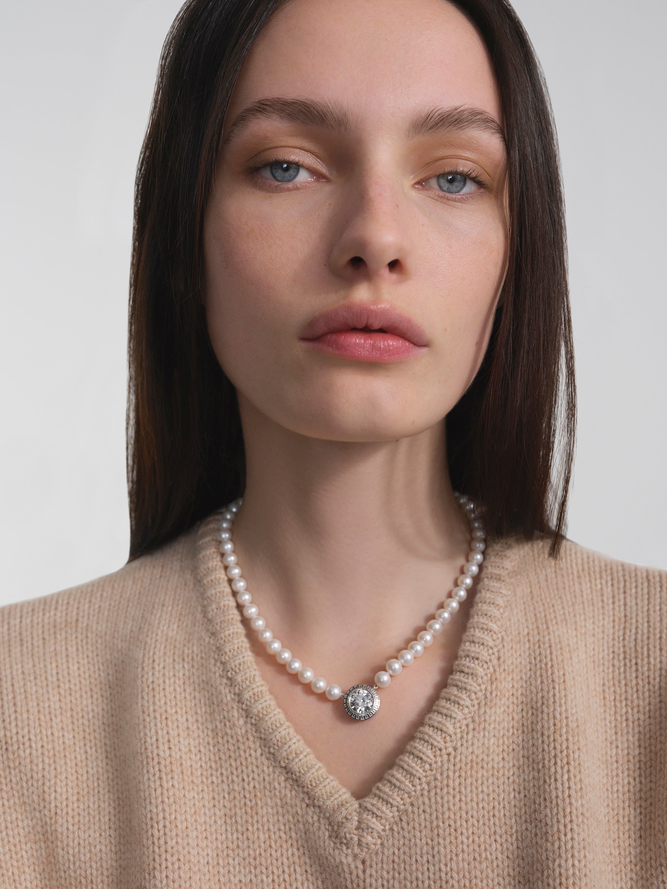AFLALO Oraya Sweater in Cashmere – Toffee Melange - Model Detail