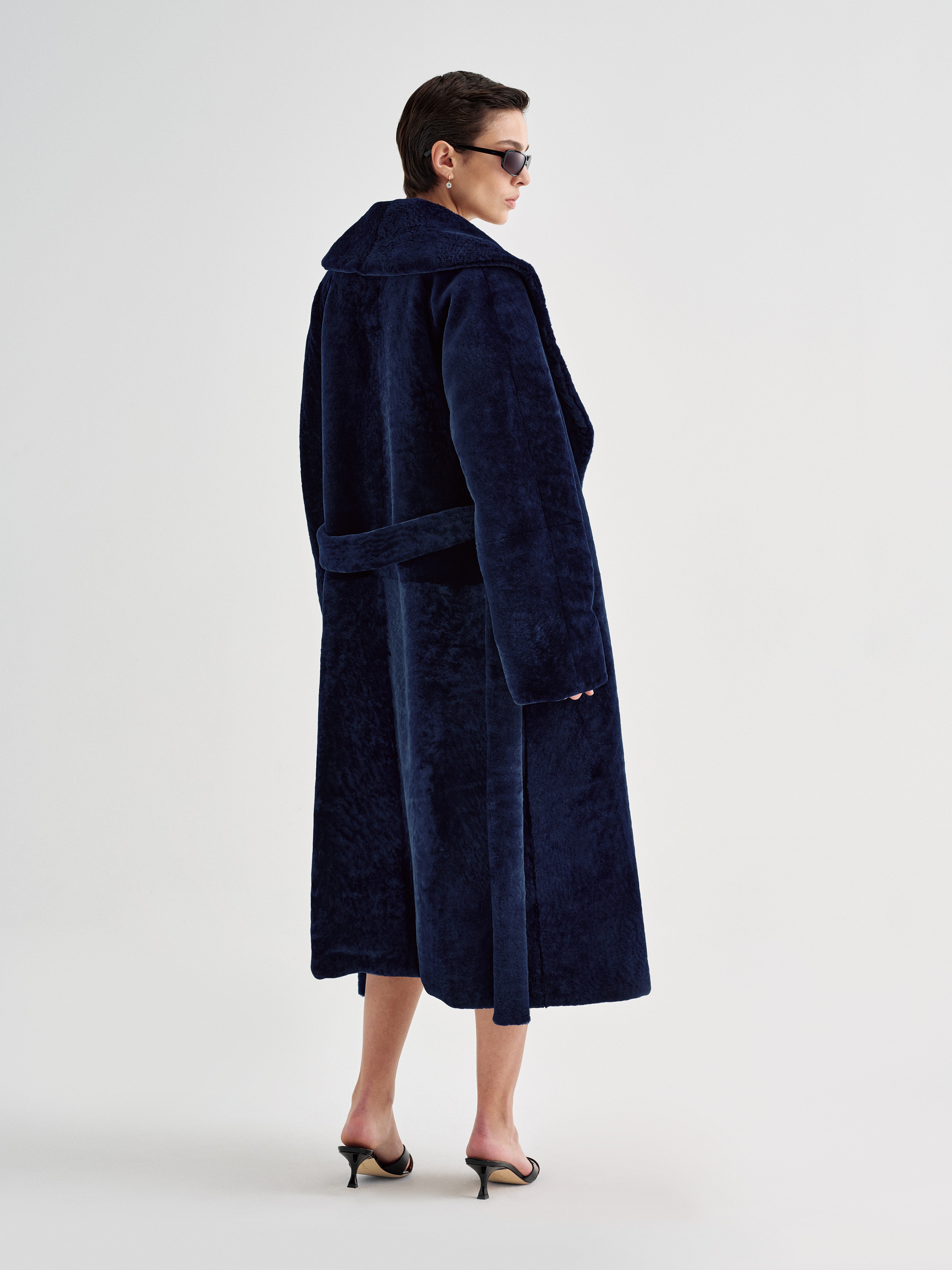 AFLALO Calidez Coat in Shearling, Sapphire, back view on model