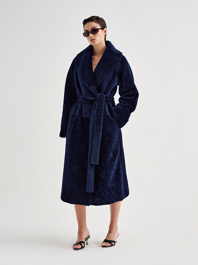 AFLALO Calidez Coat in Shearling, Sapphire, front view on model