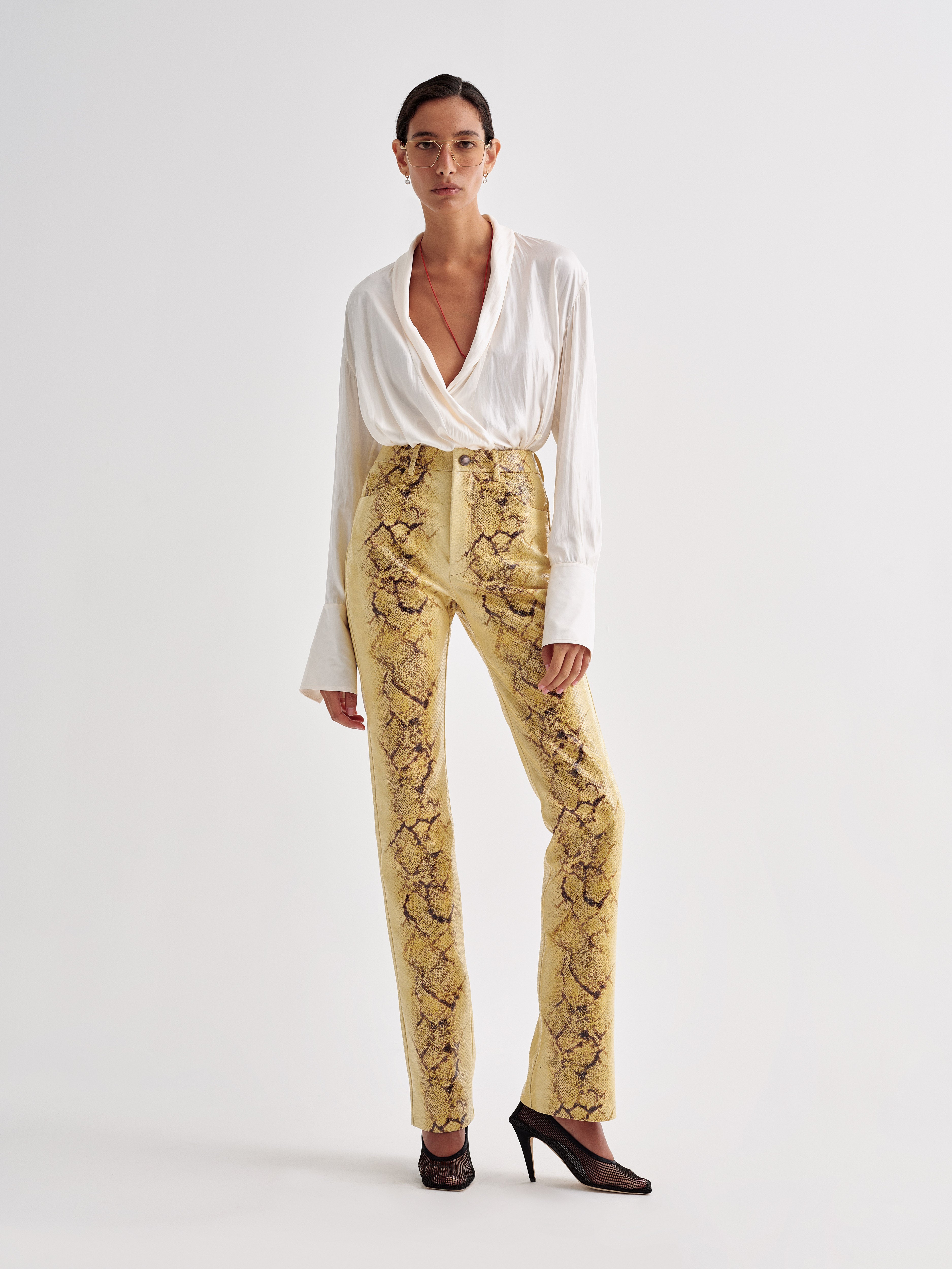 AFLALO Elio Top in Balloon, Chantilly, front view on model