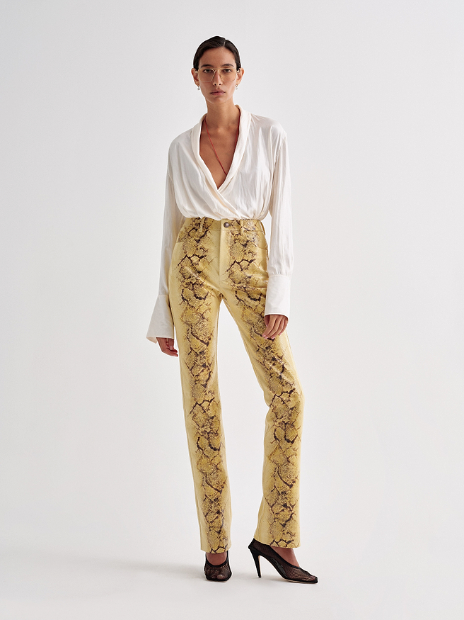 AFLALO Elio Top in Balloon, Chantilly, front view on model