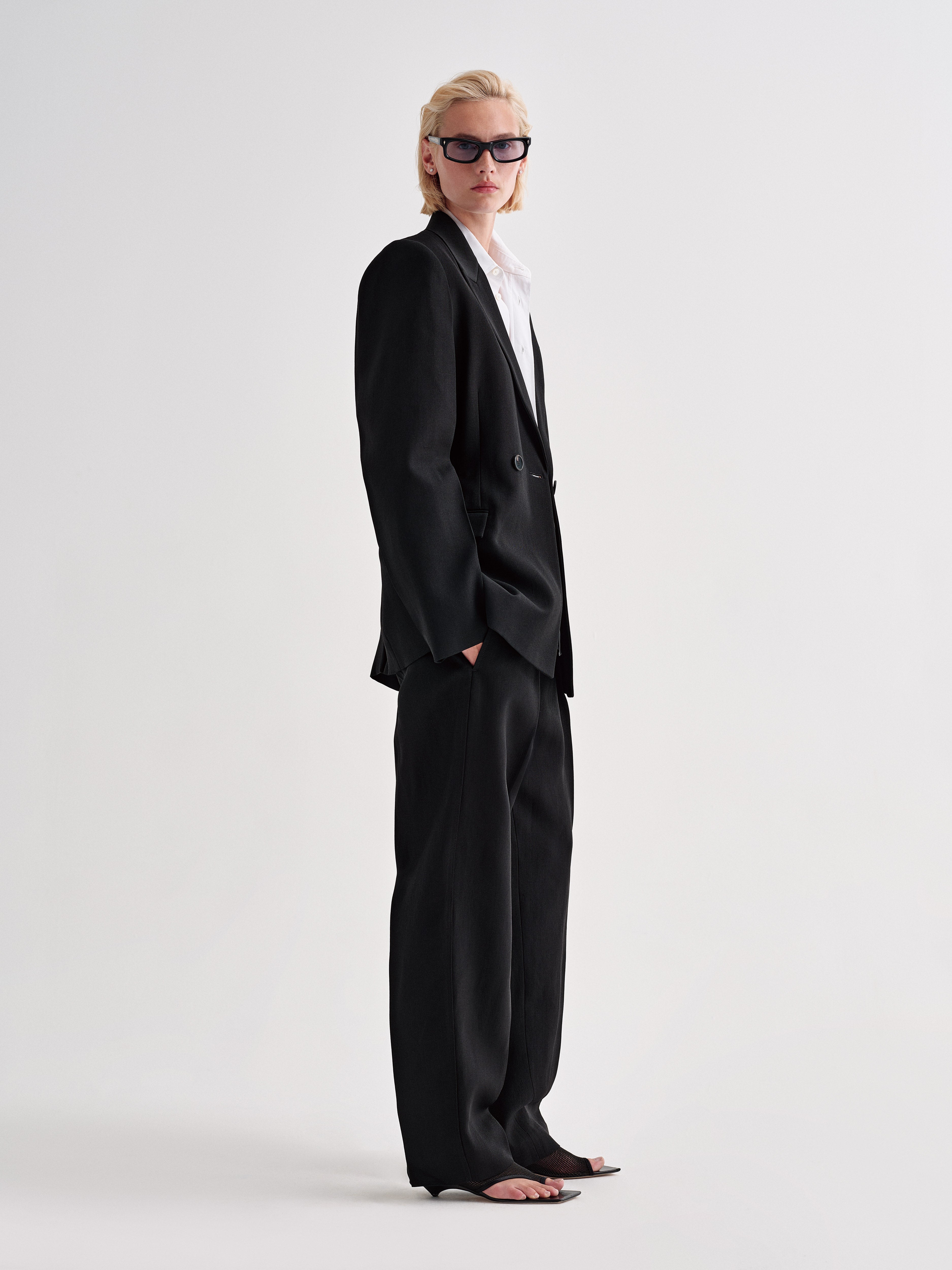 AFLALO Gallo Blazer in Viscose Silk, Black, side view on model