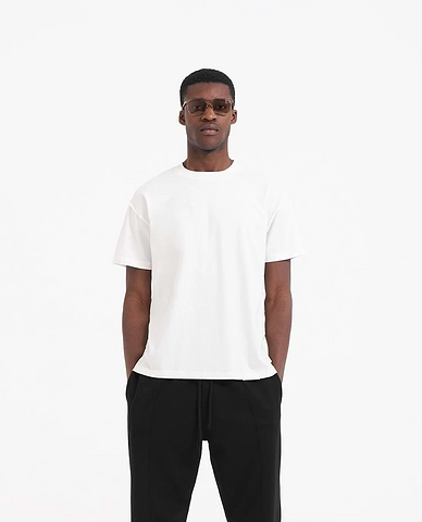 Weißes T-Shirt mit Initialen