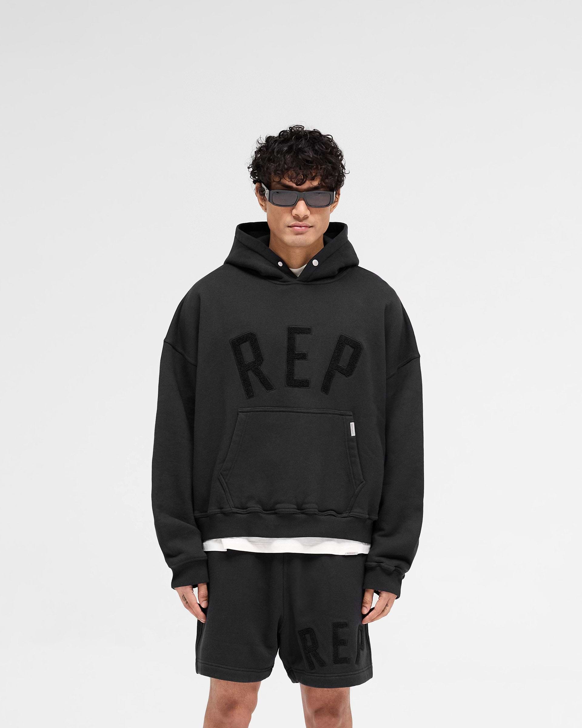 Rep Applique Hoodie - Noir Éteint